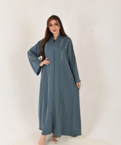 عباية بلون اخضر ناعمة بتطريز شك أنيق على الصدر والأكمام